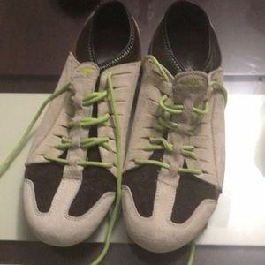 Kangaroos  shoes sz7.5